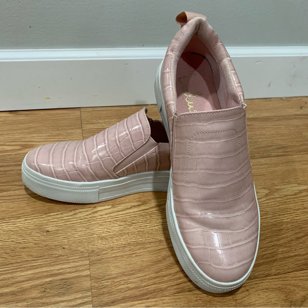 Lulu’s pink slip on sneakers | women’s 8